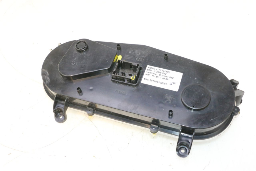 photo de SPEEDOMETER PEUGEOT SATELIS 125 (2013 - 2018) - Focus on structure
