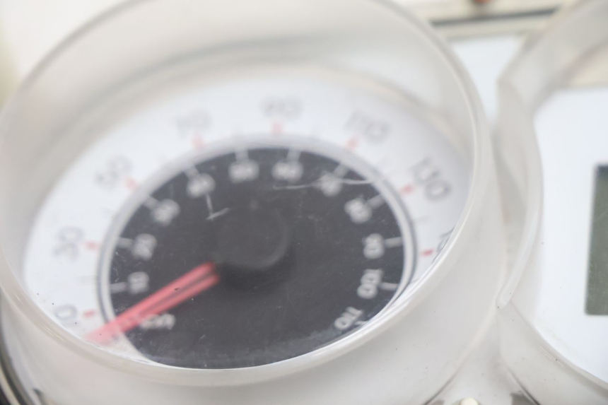 photo de SPEEDOMETER PEUGEOT SATELIS 125 (2006 - 2009) - Fixing points details