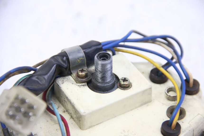 photo de SPEEDOMETER APRILIA SCARABEO 4T 50 (2009 - 2017) - Fixing points details