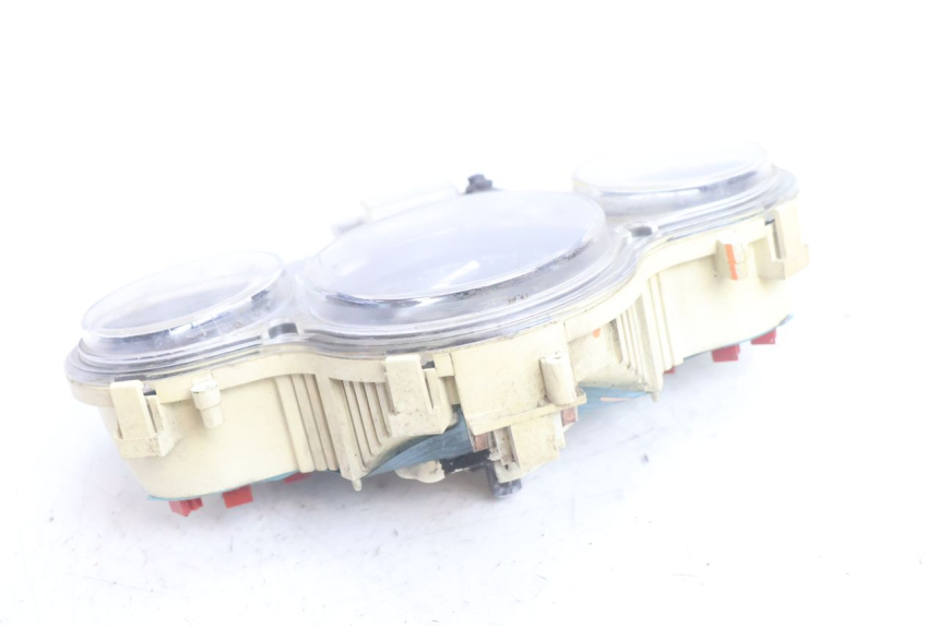 photo de SPEEDOMETER APRILIA SCARABEO GT 125 (1999 - 2007) - Fixing points details