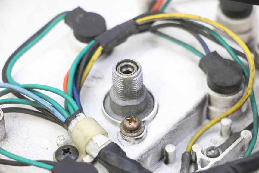 photo de SPEEDOMETER HONDA SCV LEAD 100 (2003 - 2007) - Fixing points details