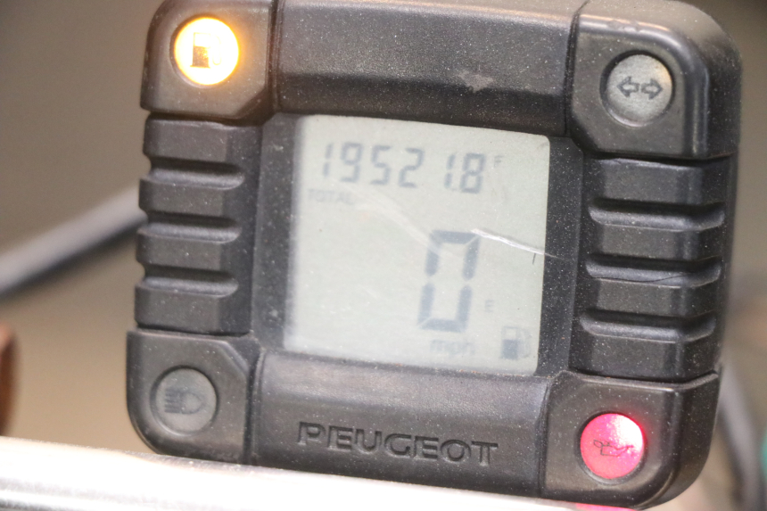 photo de SPEEDOMETER PEUGEOT SPEEDFIGHT 2 AC 50 (2000 - 2009) - Additional view of the item