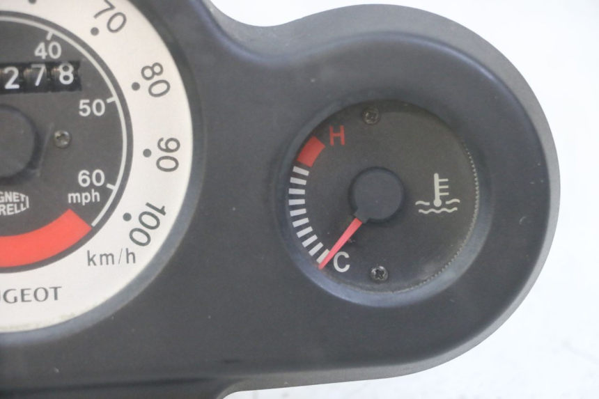 photo de SPEEDOMETER PEUGEOT SPEEDFIGHT 2 LC 50 (2000 - 2009) - High-resolution close-up