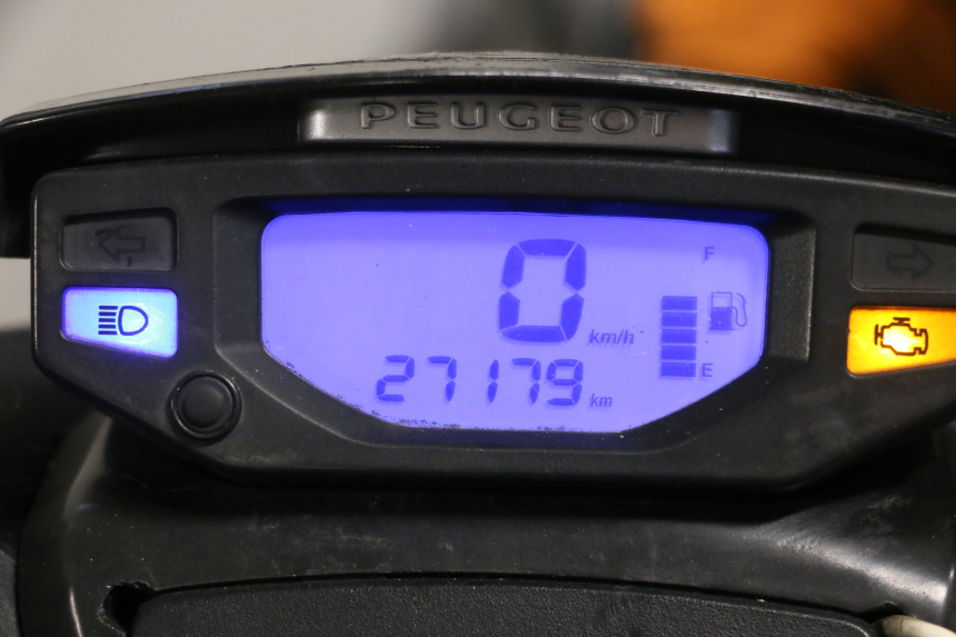 photo de SPEEDOMETER PEUGEOT SPEEDFIGHT 4 4T EFI 50 (2021 - 2025) - Zoom on usage condition