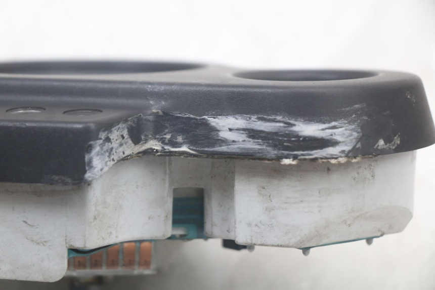 photo de SPEEDOMETER PEUGEOT SPEEDFIGHT 100 (1997 - 2007) - Surface and material condition