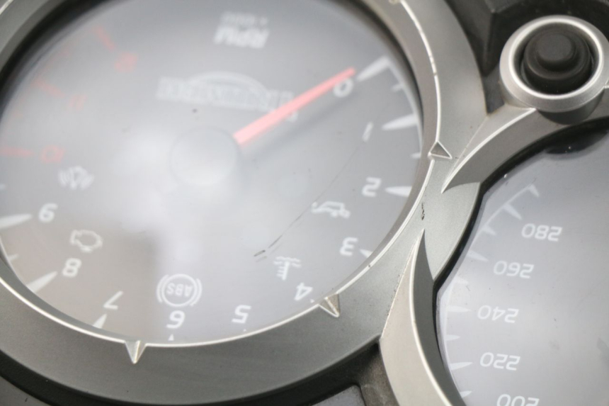 photo de SPEEDOMETER TRIUMPH SPRINT ST ABS 1050 (2005 - 2007) - Distinctive features