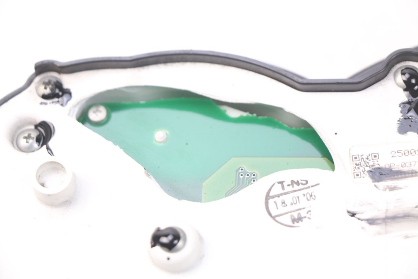 photo de SPEEDOMETER TRIUMPH SPRINT ST ABS 1050 (2005 - 2007) - Surface and material condition