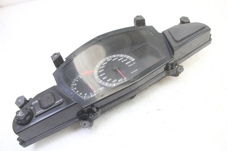 photo de SPEEDOMETER HONDA ST PAN EUROPEAN 1300 (2002 - 2013) - Fixing points details