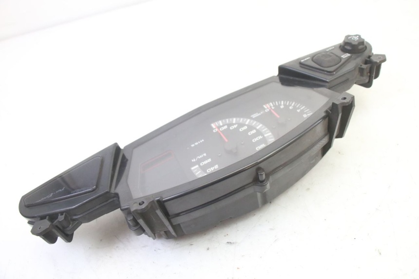 photo de SPEEDOMETER HONDA ST PAN EUROPEAN 1300 (2002 - 2013) - Surface and material condition