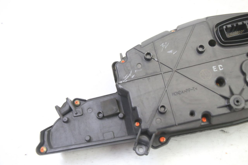 photo de SPEEDOMETER HONDA ST PAN EUROPEAN 1300 (2002 - 2013) - Markings and original references