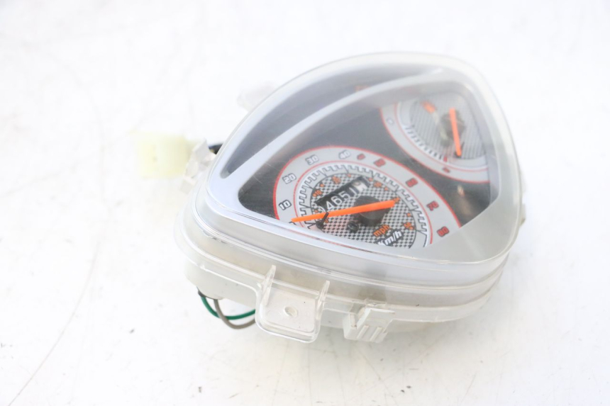 photo de SPEEDOMETER VASTRO STREET S 50 (2016 - 2021) - Technical close-up