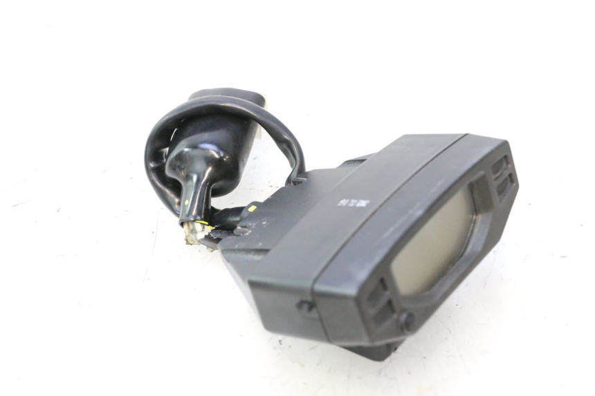 photo de SPEEDOMETER PEUGEOT STREETZONE NAKED 2T 50 (2014 - 2018) - Surface and material condition