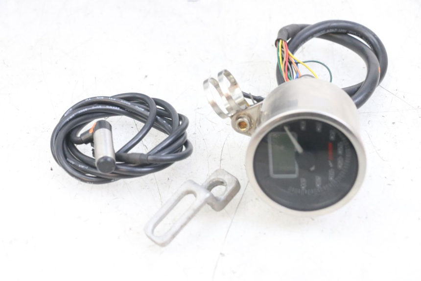 photo de SPEEDOMETER SUZUKI SV N 650 (1999 - 2002) - Zoom on usage condition