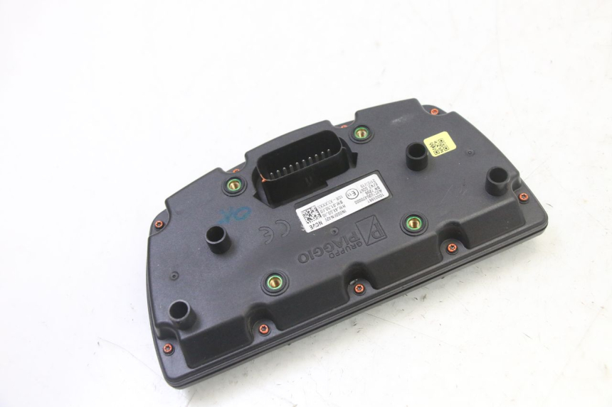 photo de SPEEDOMETER APRILIA SXR 50 (2021 - 2023) - Surface and material condition