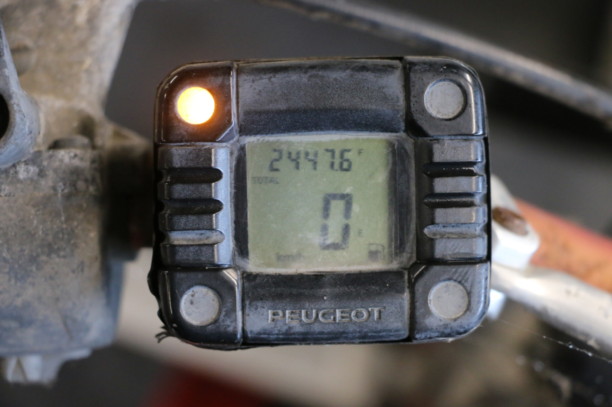 photo de SPEEDOMETER PEUGEOT TKR TREKKER FURIOUS 50 (2005 - 2014) - Zoom on usage condition