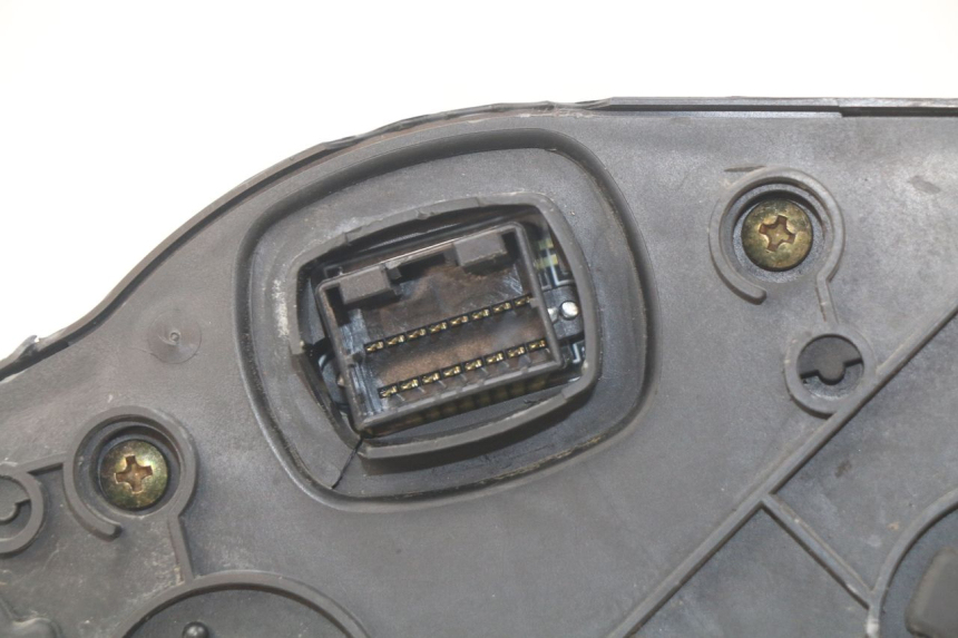 photo de SPEEDOMETER SUZUKI TLS TL S 1000 (1997 - 2001) - Fixing points details