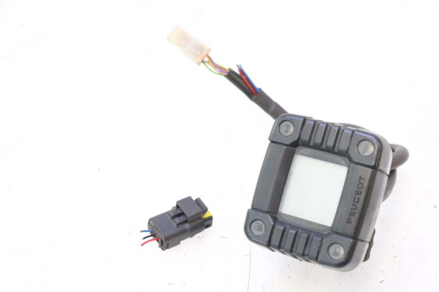 photo de SPEEDOMETER PEUGEOT TREKKER 50 (1995 - 2004) - Main view