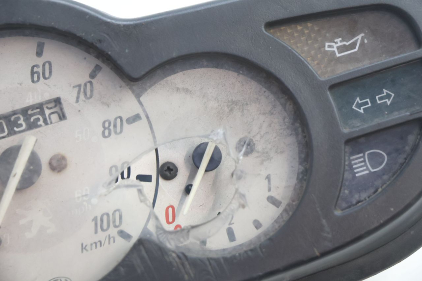 photo de SPEEDOMETER PEUGEOT TREKKER 50 (1995 - 2004) - Zoom on usage condition