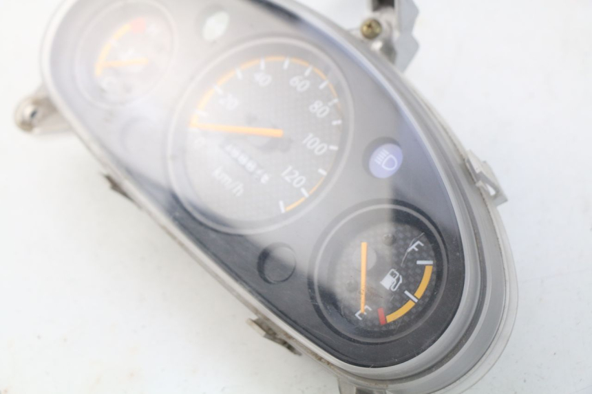 photo de SPEEDOMETER SUZUKI UC EPICURO 125 (1999 - 2003) - Component detail
