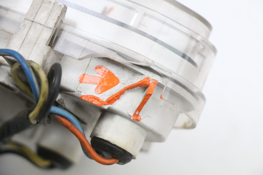 photo de SPEEDOMETER PEUGEOT V-CLIC VCLIC 50 (2007 - 2013) - Fixing points details