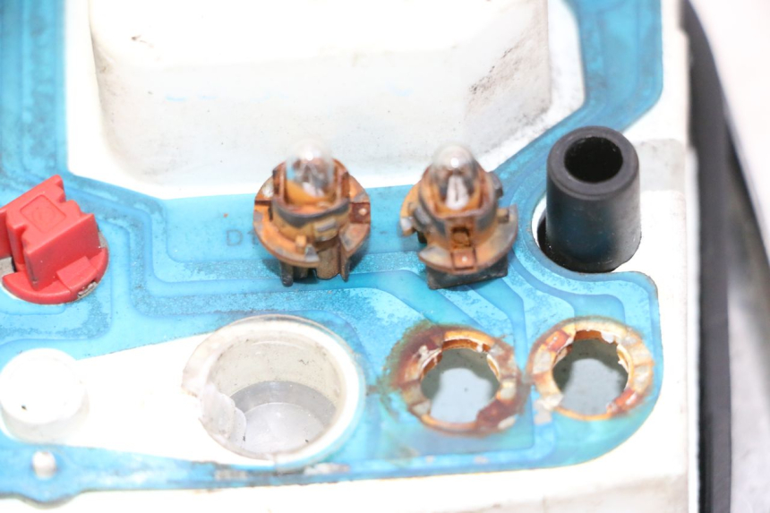 photo de SPEEDOMETER PIAGGIO VESPA S 2T 50 (2007 - 2014) - Fixing points details