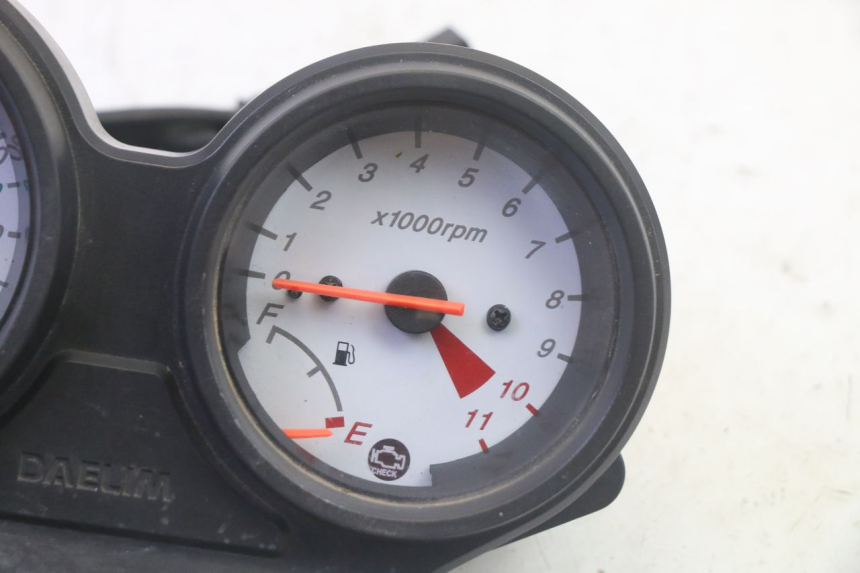 photo de SPEEDOMETER DAELIM VJ ROADWIN FI 125 (2008 - 2017) - Alternative perspective