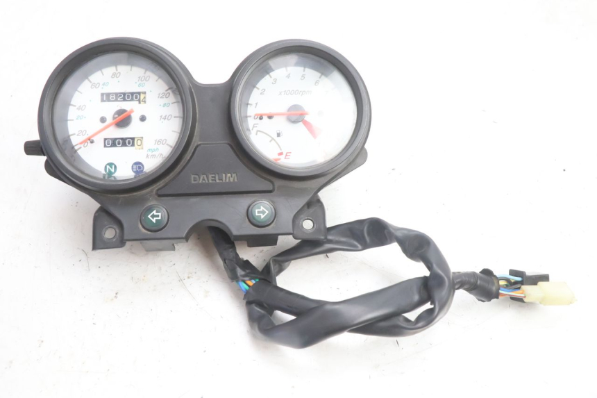 photo de SPEEDOMETER DAELIM VJ ROADWIN 125 (2004 - 2007) - Main view