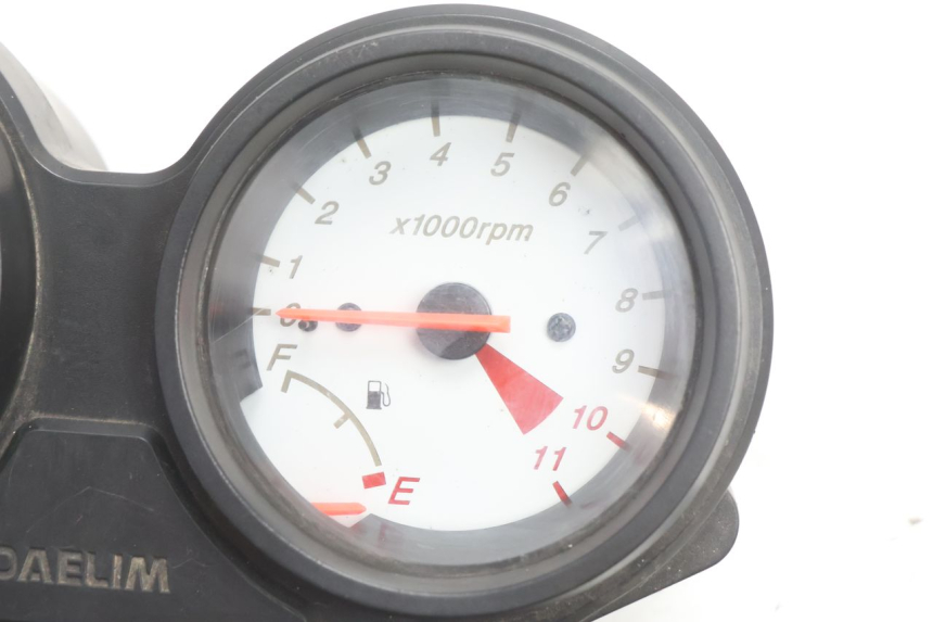 photo de SPEEDOMETER DAELIM VJ ROADWIN 125 (2004 - 2007) - Alternative perspective