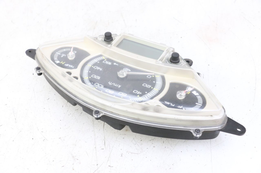 photo de SPEEDOMETER YAMAHA XMAX X-MAX 125 (2006 - 2009) - Fixing points details