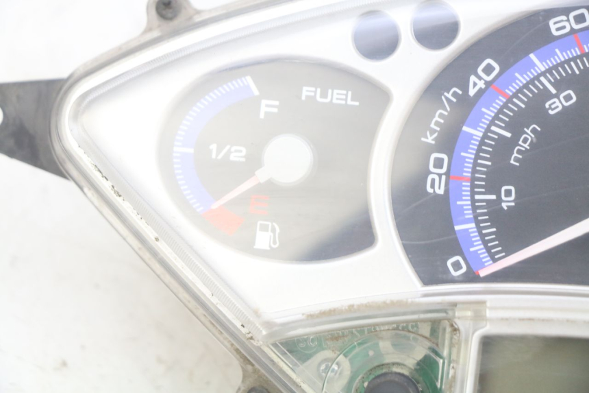 photo de SPEEDOMETER YAMAHA XMAX X-MAX 125 (2006 - 2009) - Distinctive features