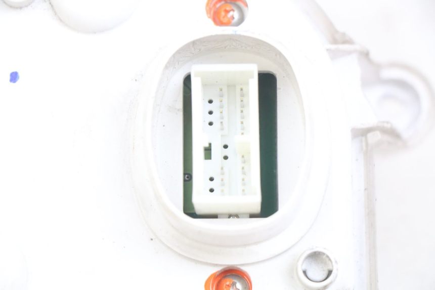 photo de SPEEDOMETER YAMAHA X-MAX XMAX 125 (2010 - 2013) - Surface and material condition