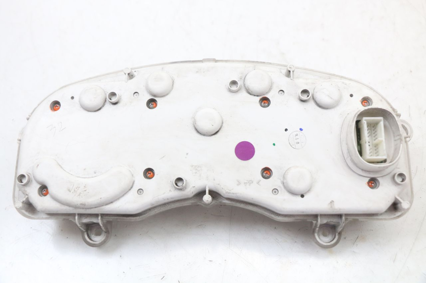 photo de SPEEDOMETER YAMAHA X-MAX XMAX 125 (2010 - 2013) - Fixing points details