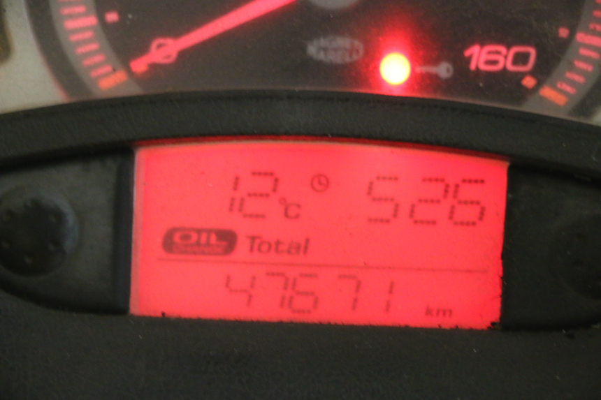 photo de SPEEDOMETER YAMAHA X-MAX XMAX 250 (2006 - 2009) - Fixing points details