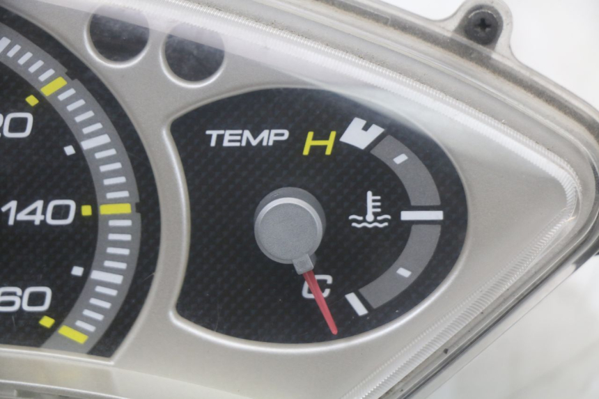 photo de SPEEDOMETER YAMAHA XMAX X-MAX 125 (2006 - 2009) - Alternative perspective