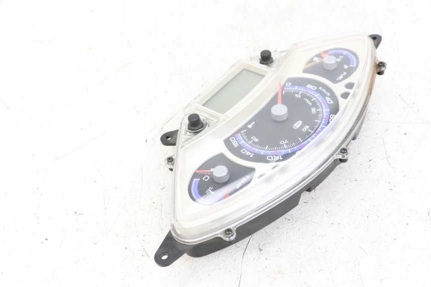 photo de SPEEDOMETER YAMAHA XMAX X-MAX 125 (2006 - 2009) - Fixing points details