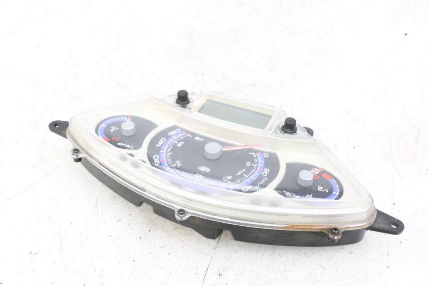 photo de SPEEDOMETER YAMAHA XMAX X-MAX 125 (2006 - 2009) - Surface and material condition