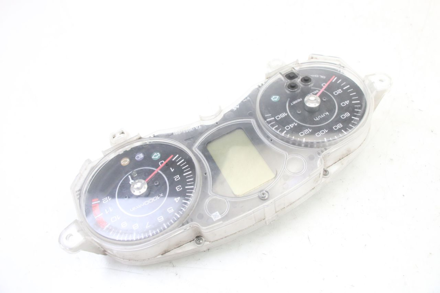 photo de SPEEDOMETER YAMAHA X-MAX XMAX 125 (2010 - 2013) - Fixing points details