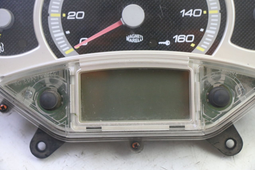 photo de SPEEDOMETER YAMAHA X-MAX XMAX 250 (2006 - 2009) - Alternative perspective