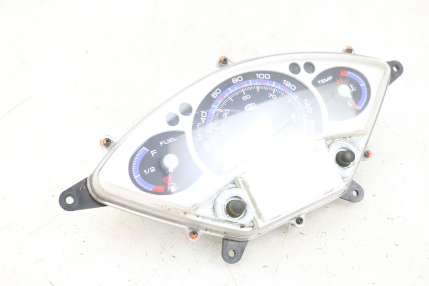 photo de SPEEDOMETER YAMAHA XMAX X-MAX 125 (2006 - 2009) - Alternative angle