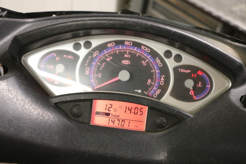 photo de SPEEDOMETER YAMAHA XMAX X-MAX 125 (2006 - 2009) - Zoom on usage condition