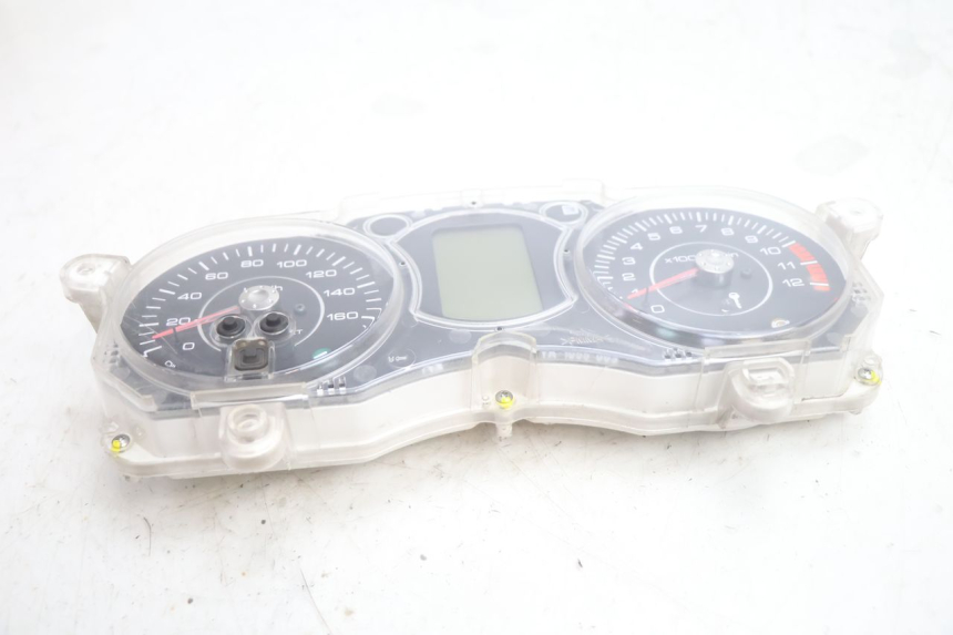 photo de SPEEDOMETER YAMAHA X-MAX XMAX 125 (2010 - 2013) - Technical close-up