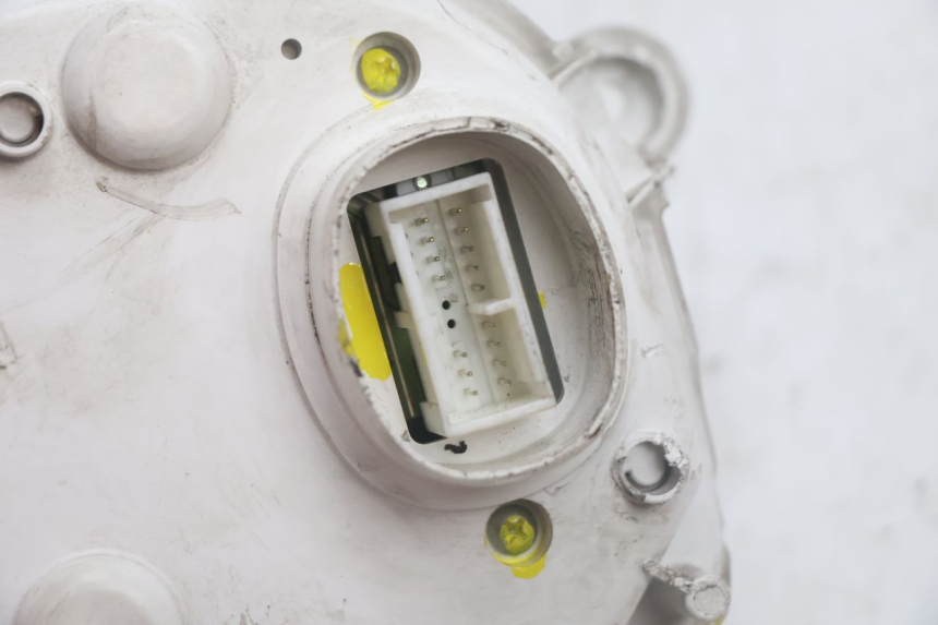 photo de SPEEDOMETER YAMAHA X-MAX XMAX 125 (2010 - 2013) - Surface and material condition