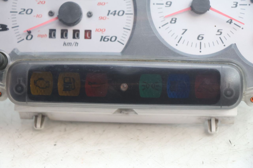 photo de SPEEDOMETER PIAGGIO X8 STREET 125 (2006 - 2007) - Technical close-up