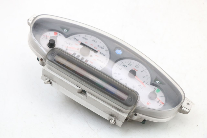 photo de SPEEDOMETER PIAGGIO X8 125 (2004 - 2007) - Fixing points details