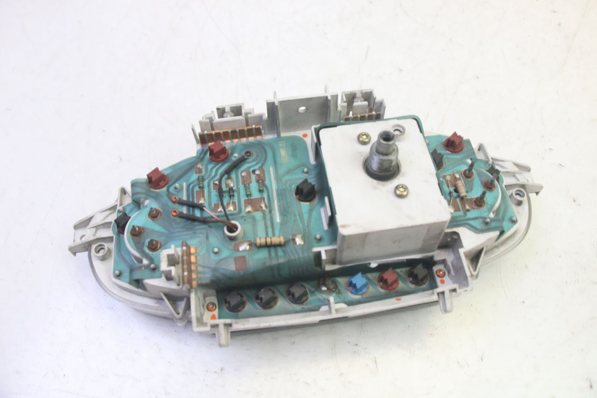 photo de SPEEDOMETER PIAGGIO X8 125 (2004 - 2007) - Fixing points details