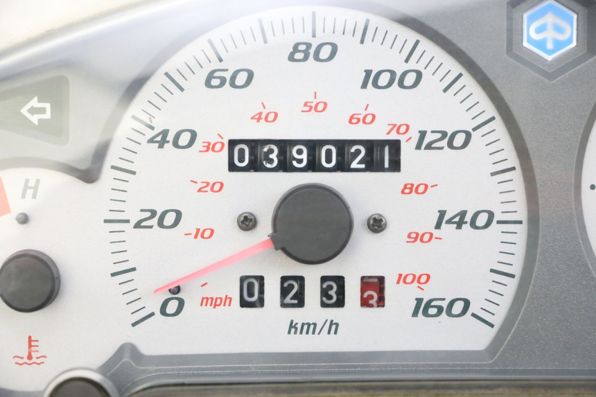 photo de SPEEDOMETER PIAGGIO X8 125 (2004 - 2007) - High-resolution close-up