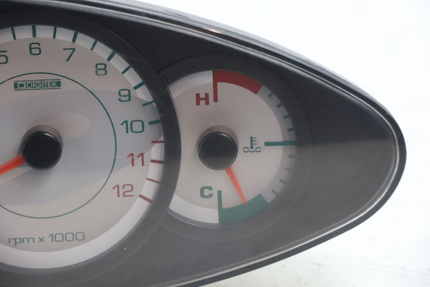 photo de SPEEDOMETER PIAGGIO X9 EVOLUTION 125 (2003 - 2007) - Zoom on usage condition
