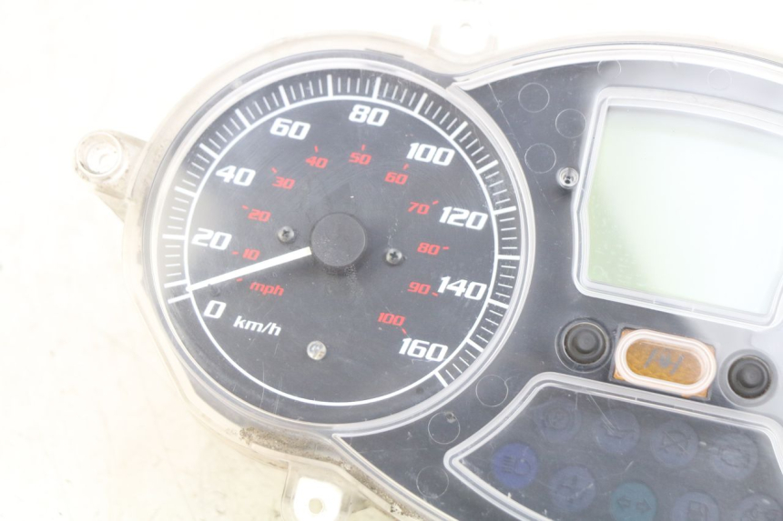 photo de SPEEDOMETER PIAGGIO XEVO - X EVO 125 (2007 - 2017) - Surface and material condition