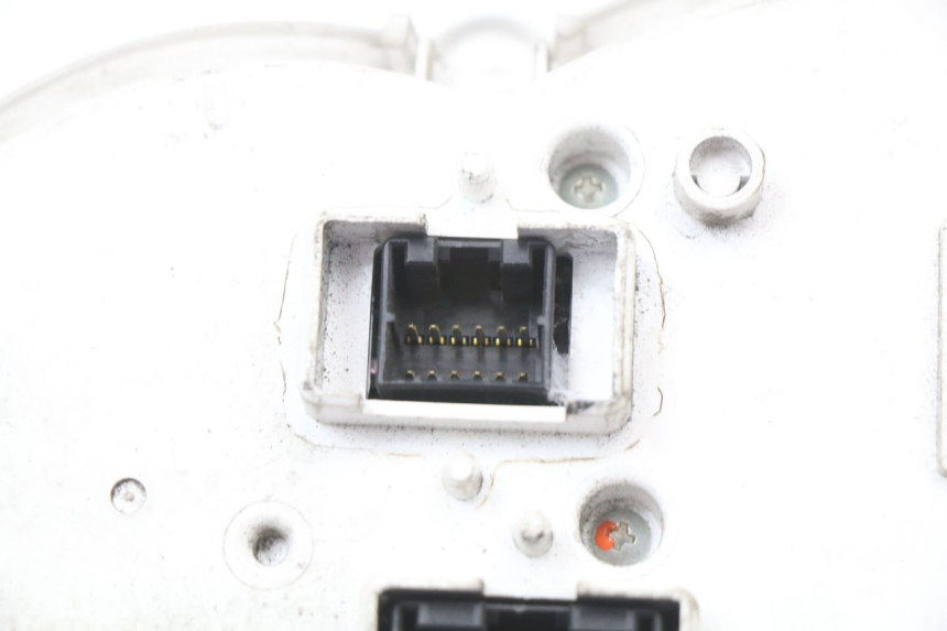 photo de SPEEDOMETER PIAGGIO XEVO - X EVO 125 (2007 - 2017) - Surface and material condition