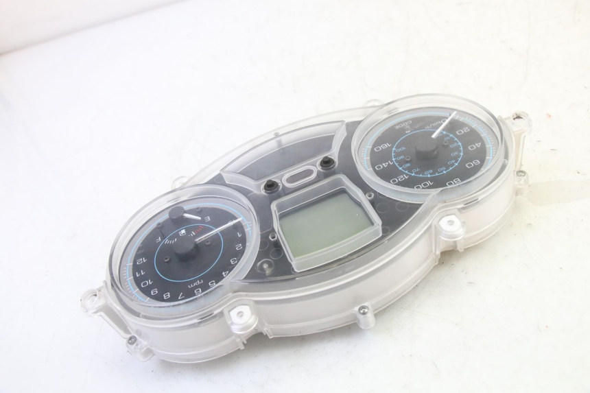 photo de SPEEDOMETER PIAGGIO XEVO - X EVO 125 (2007 - 2017) - Fixing points details